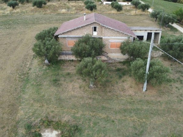 casa indipendente in vendita a Catignano