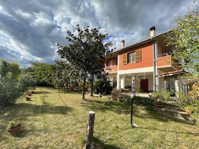 casa indipendente in vendita a Catignano