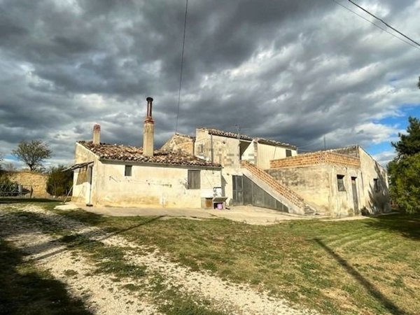 casa indipendente in vendita a Catignano