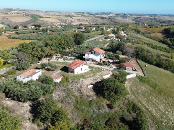 casa indipendente in vendita a Catignano