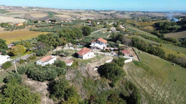 casa indipendente in vendita a Catignano