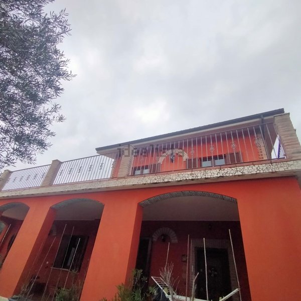 casa indipendente in vendita a Catignano