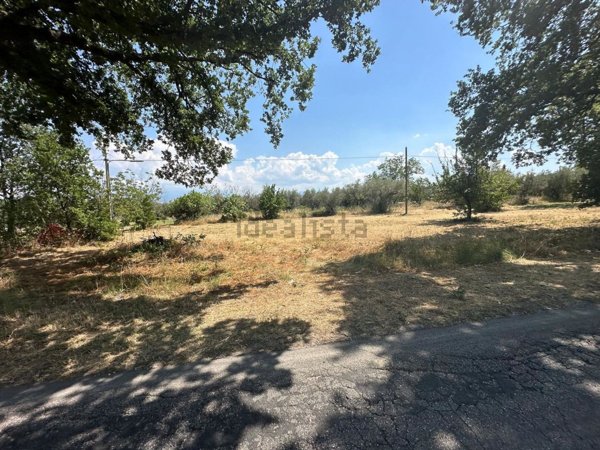 terreno edificabile in vendita a Catignano