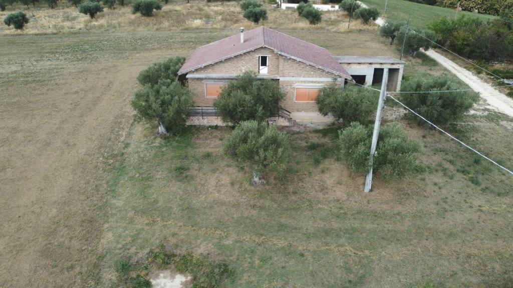 casa indipendente in vendita a Catignano