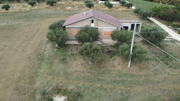 casa indipendente in vendita a Catignano