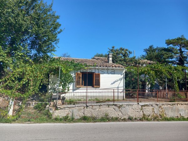 casa indipendente in vendita a Catignano