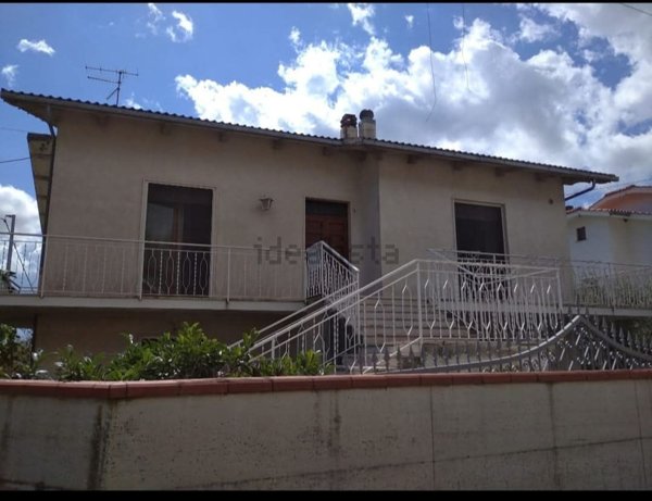 casa indipendente in vendita a Catignano