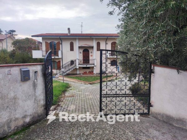 casa indipendente in vendita a Catignano