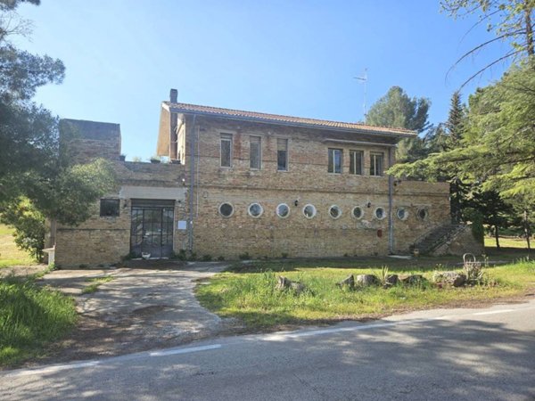 casa indipendente in vendita a Catignano in zona Contrada Sterpara