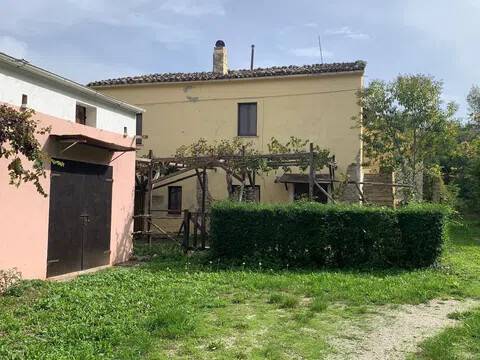 casa indipendente in vendita a Catignano