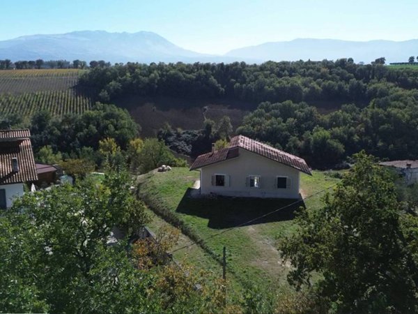 casa indipendente in vendita a Catignano in zona Contrada Varano