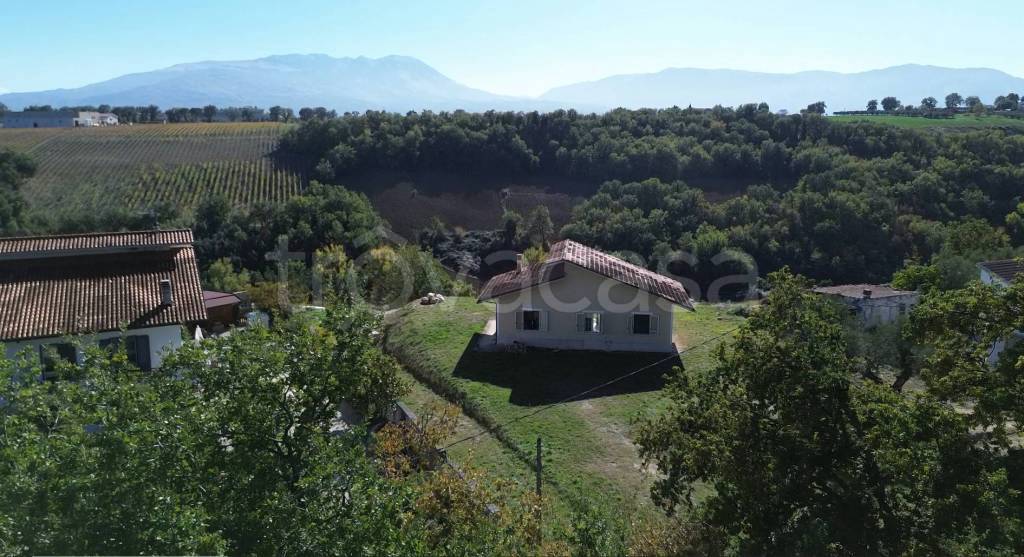 casa indipendente in vendita a Catignano in zona Contrada Varano