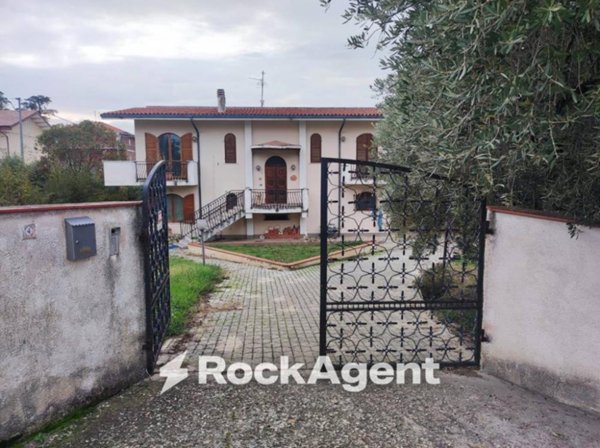 casa indipendente in vendita a Catignano