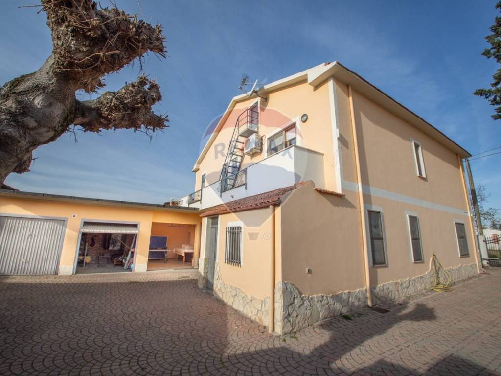 casa indipendente in vendita a Cepagatti in zona Villareia