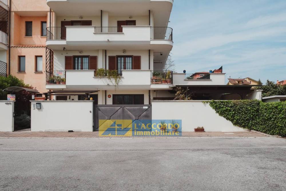 casa indipendente in vendita a Cepagatti in zona Villanova