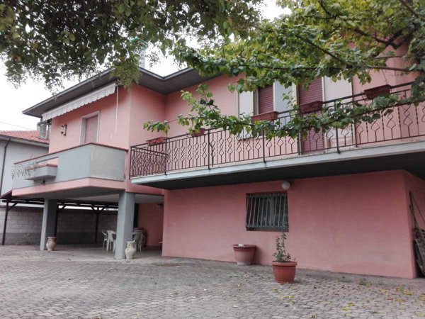 casa indipendente in vendita a Cepagatti in zona Villareia