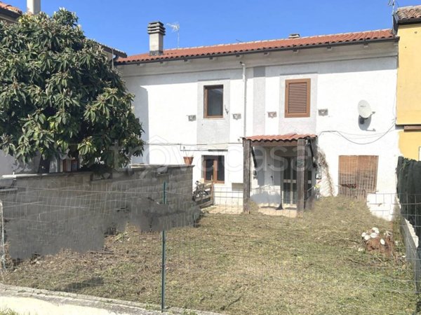 casa indipendente in vendita a Cepagatti in zona Vallemare