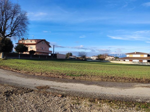 terreno edificabile in vendita a Cepagatti in zona Villareia