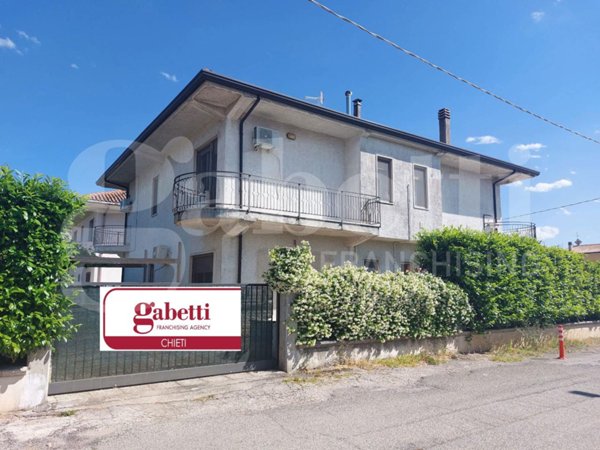 casa indipendente in vendita a Cepagatti