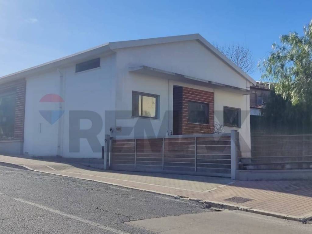 negozio in vendita a Cepagatti in zona Villanova