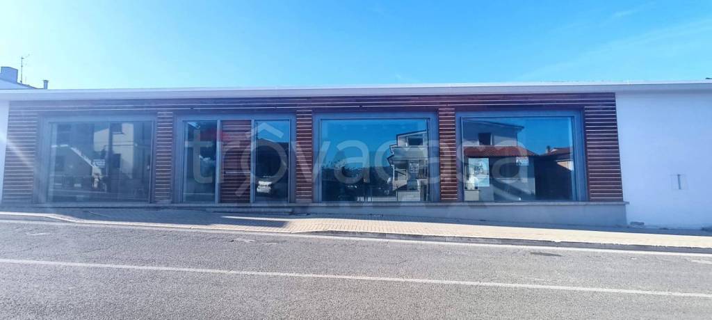 negozio in vendita a Cepagatti in zona Villanova