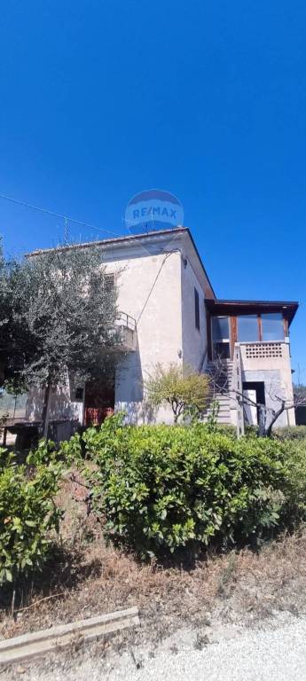 casa indipendente in vendita a Cepagatti in zona Rapattoni Vecchio