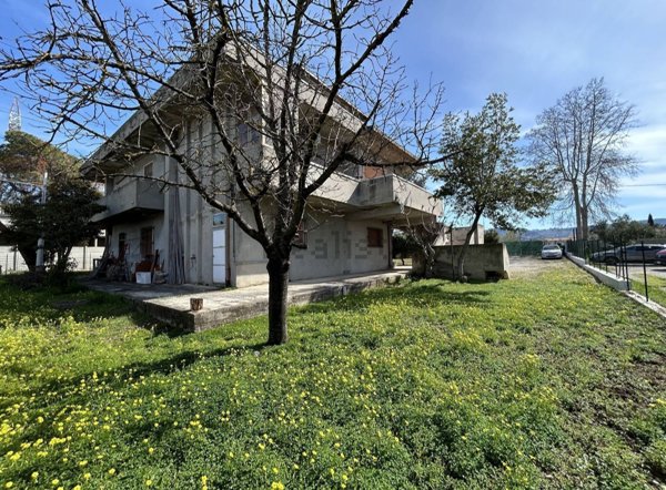 casa indipendente in vendita a Cepagatti in zona Buccieri