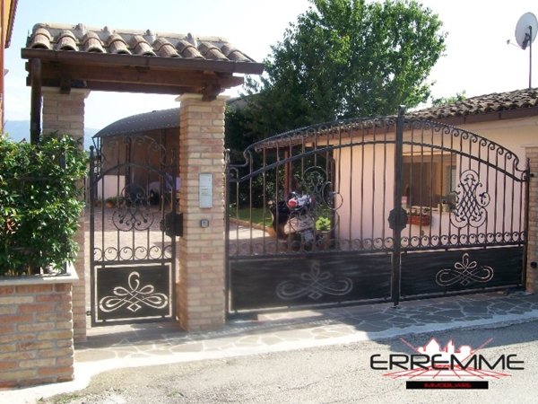 casa indipendente in vendita a Cepagatti in zona Villareia