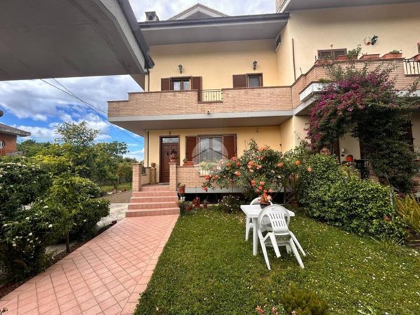 casa indipendente in vendita a Cepagatti in zona Villareia