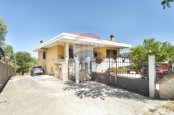 casa indipendente in vendita a Cepagatti in zona Villanova