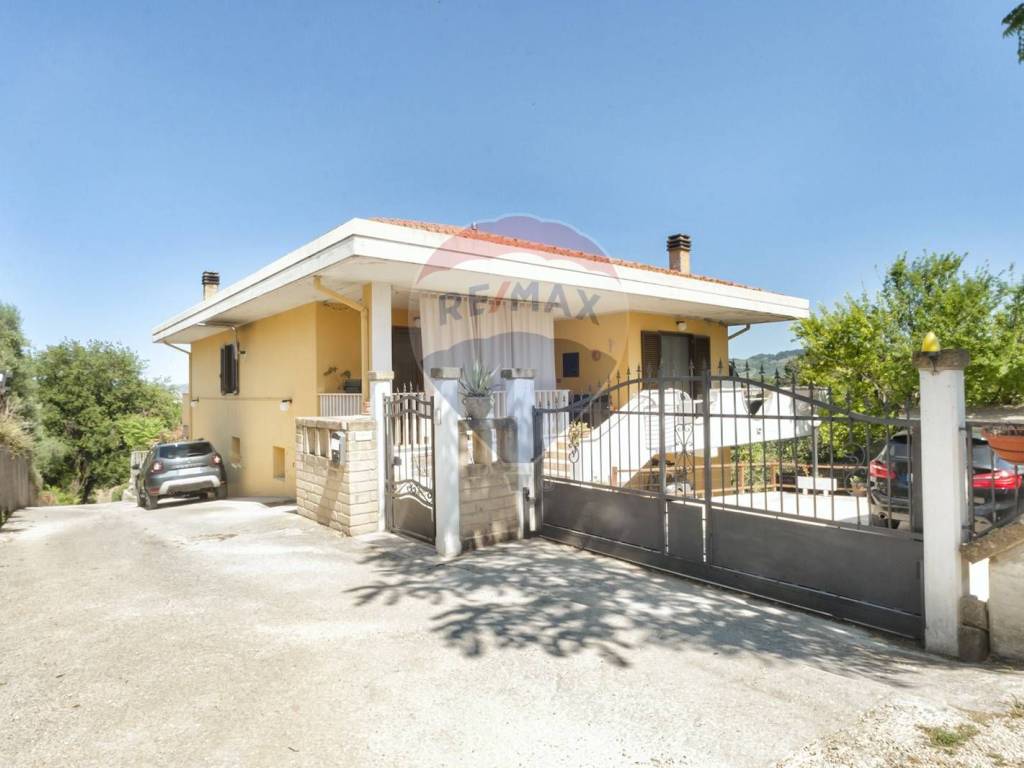 casa indipendente in vendita a Cepagatti in zona Villanova