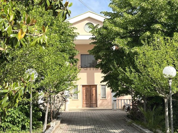 casa indipendente in vendita a Cepagatti in zona Villanova