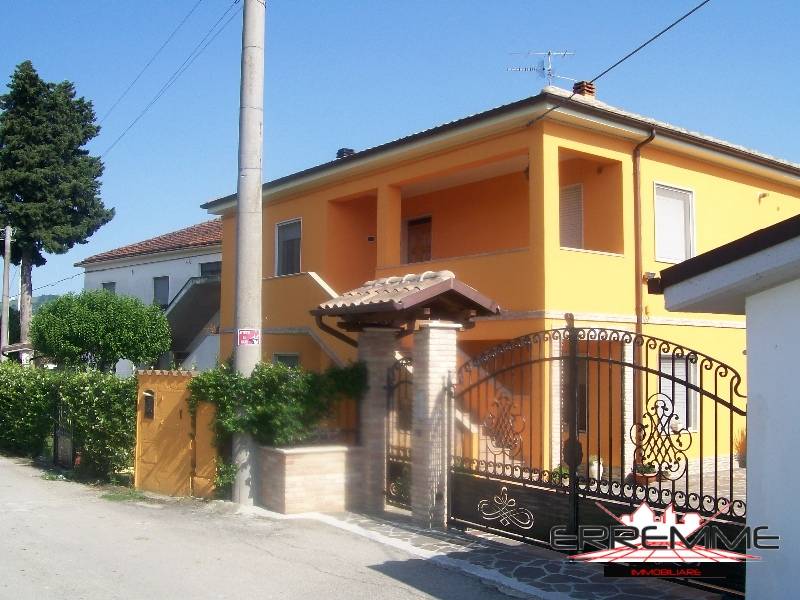 casa indipendente in vendita a Cepagatti in zona Villareia