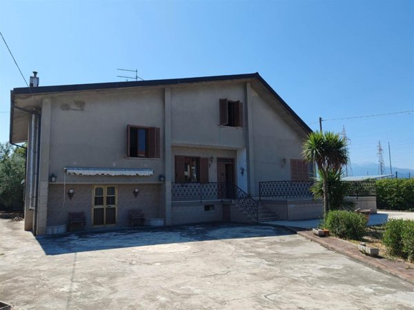 casa indipendente in vendita a Cepagatti in zona Calcasacco