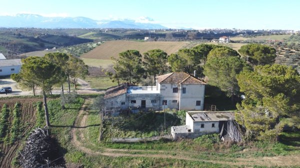 casa indipendente in vendita a Cepagatti