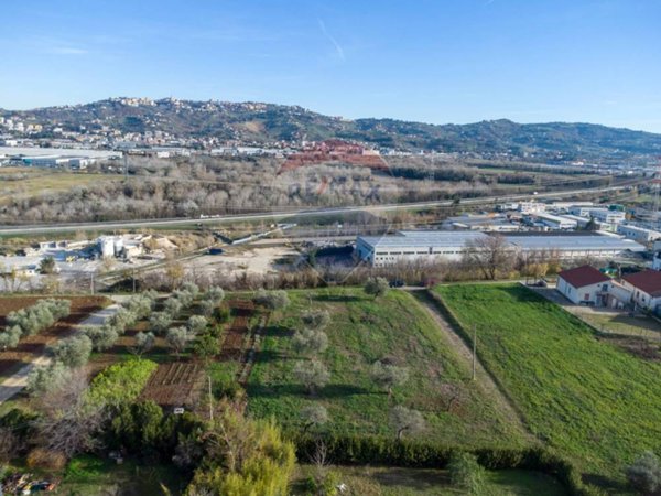 terreno edificabile in vendita a Cepagatti