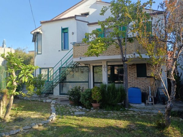 casa indipendente in vendita a Cepagatti