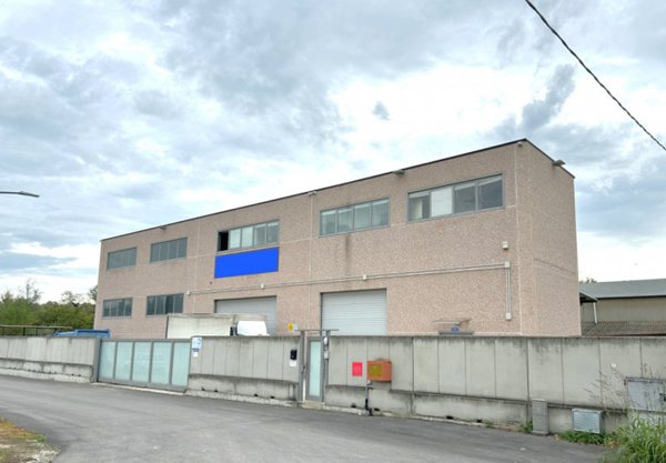 negozio in vendita a Cepagatti in zona Villanova