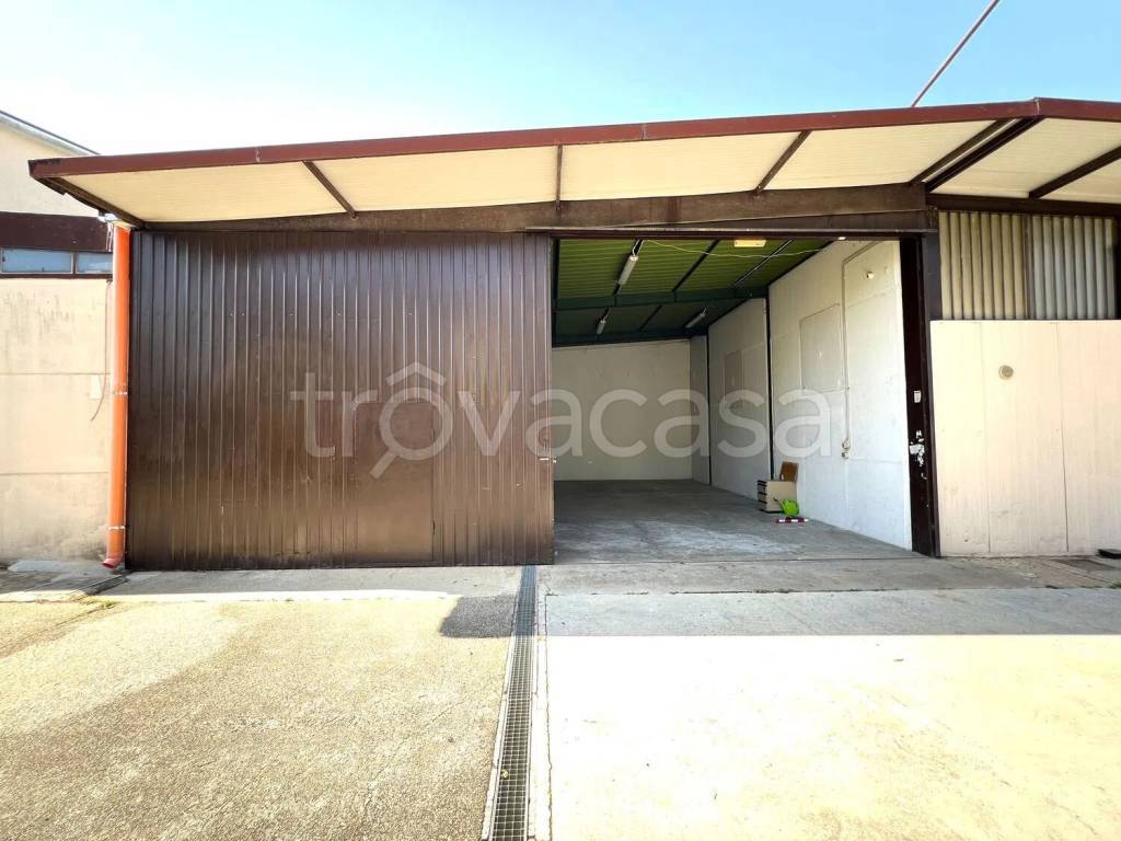 locale commerciale in vendita a Cepagatti in zona Villanova
