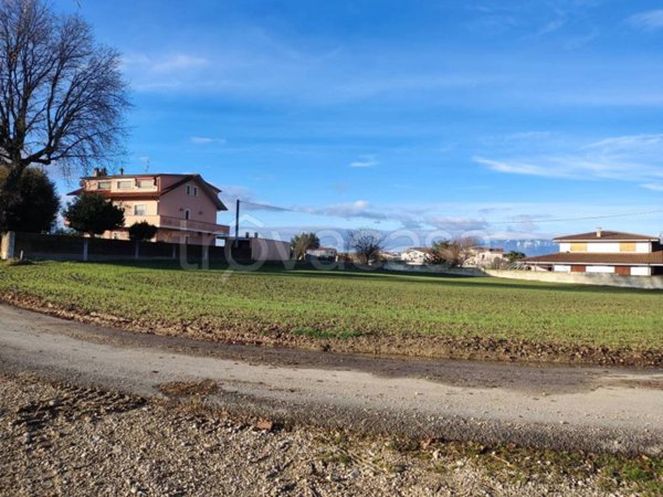 terreno edificabile in vendita a Cepagatti in zona Villareia