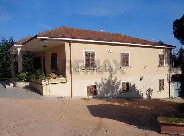 casa indipendente in vendita a Cepagatti in zona Palozzo