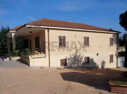 casa indipendente in vendita a Cepagatti in zona Palozzo