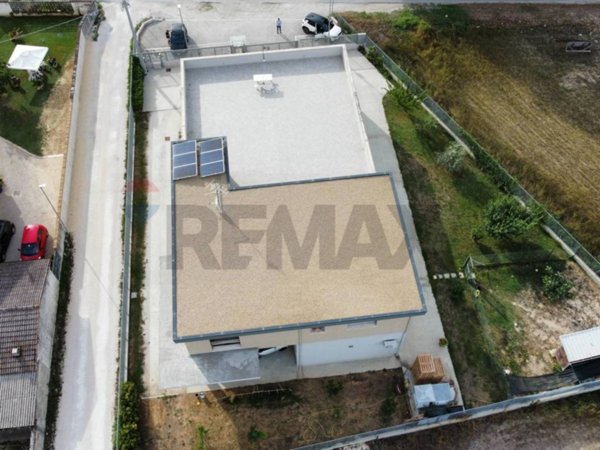 locale commerciale in vendita a Cepagatti