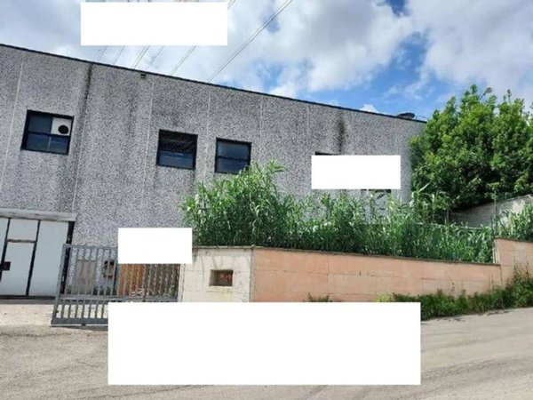 locale commerciale in vendita a Cepagatti