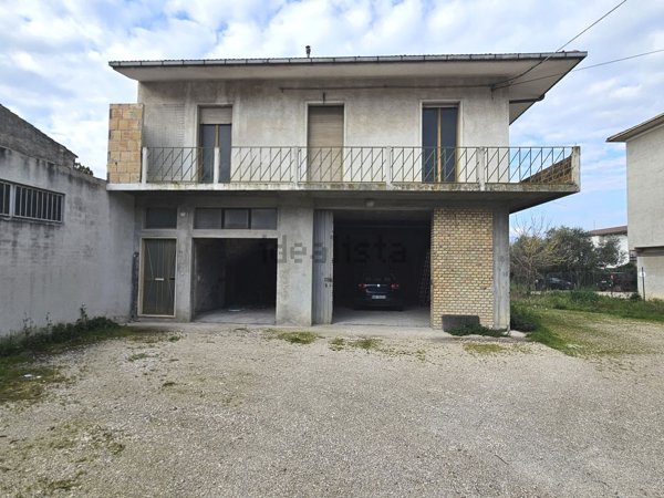casa indipendente in vendita a Cepagatti