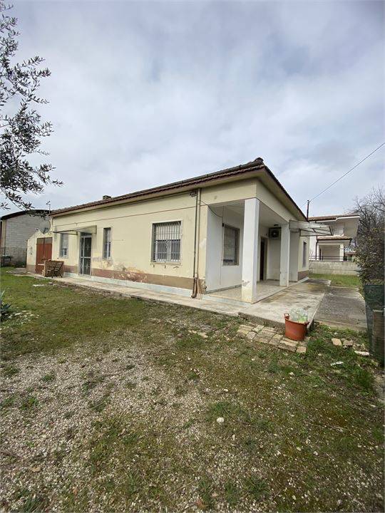 casa indipendente in vendita a Cepagatti