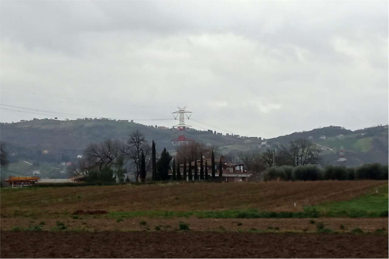 terreno edificabile in vendita a Cepagatti in zona Villareia