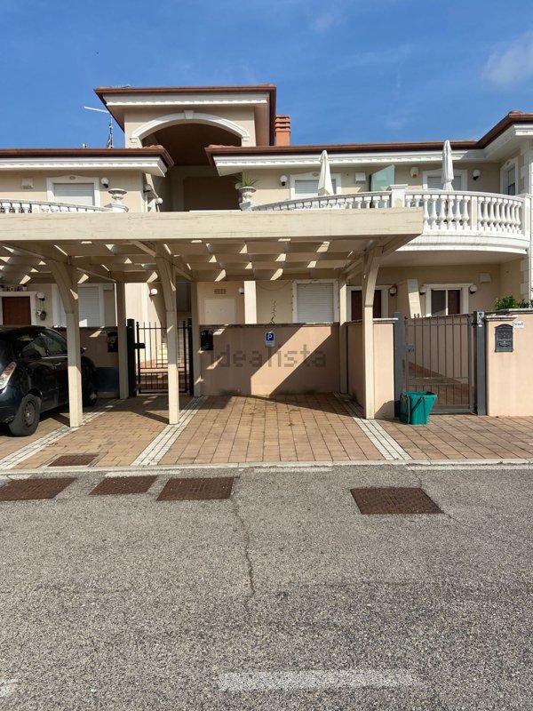 appartamento in vendita a Cepagatti in zona Vallemare