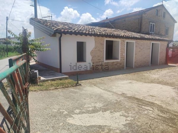 casa indipendente in vendita a Cepagatti in zona Villareia