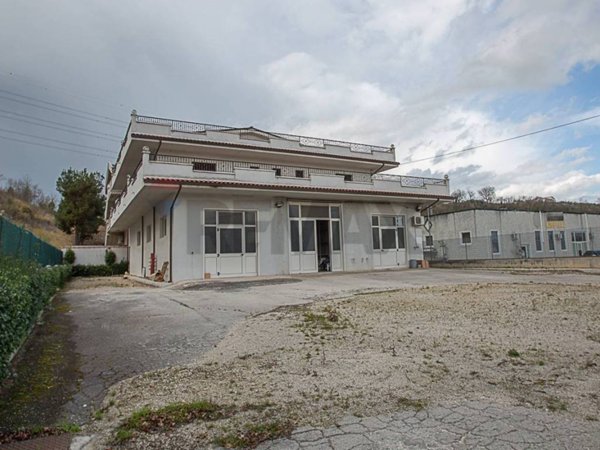locale commerciale in vendita a Cepagatti in zona Villanova